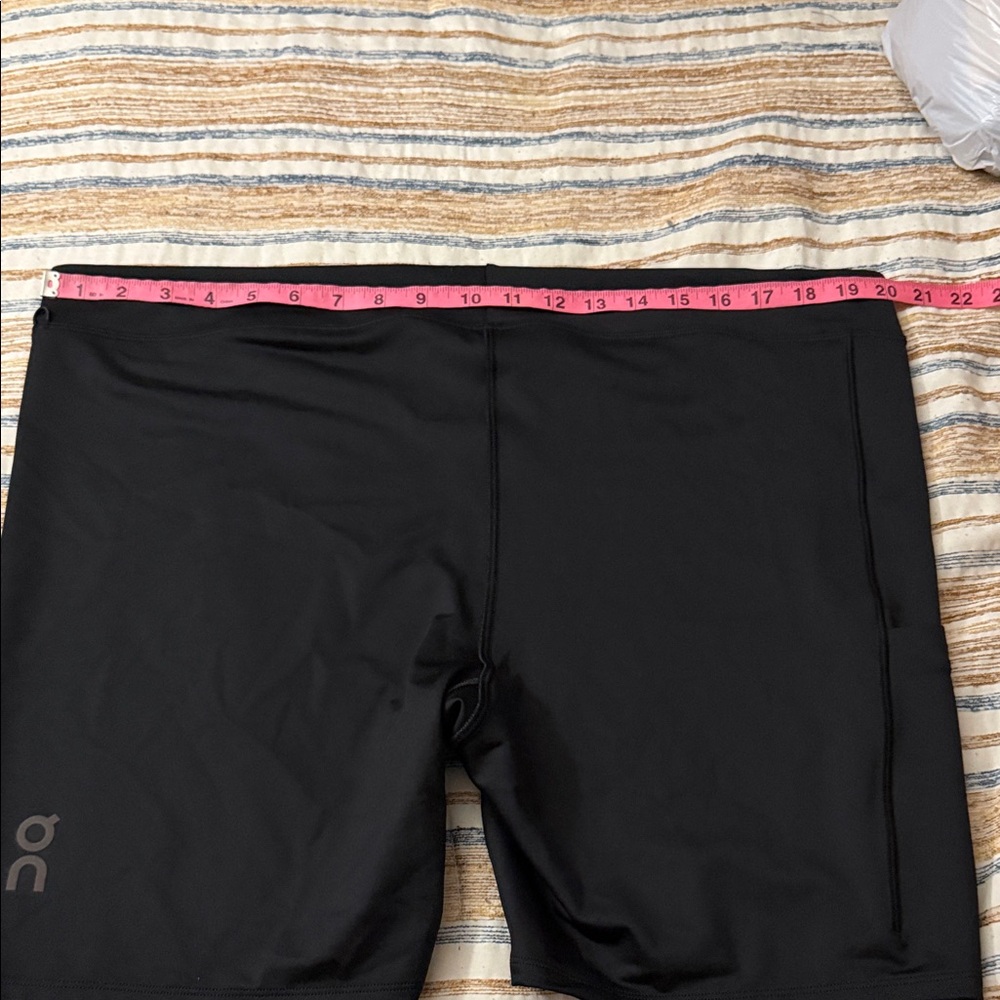 On Men's Black Performance Shorts BNWOT $90retail - Picture 9 of 11